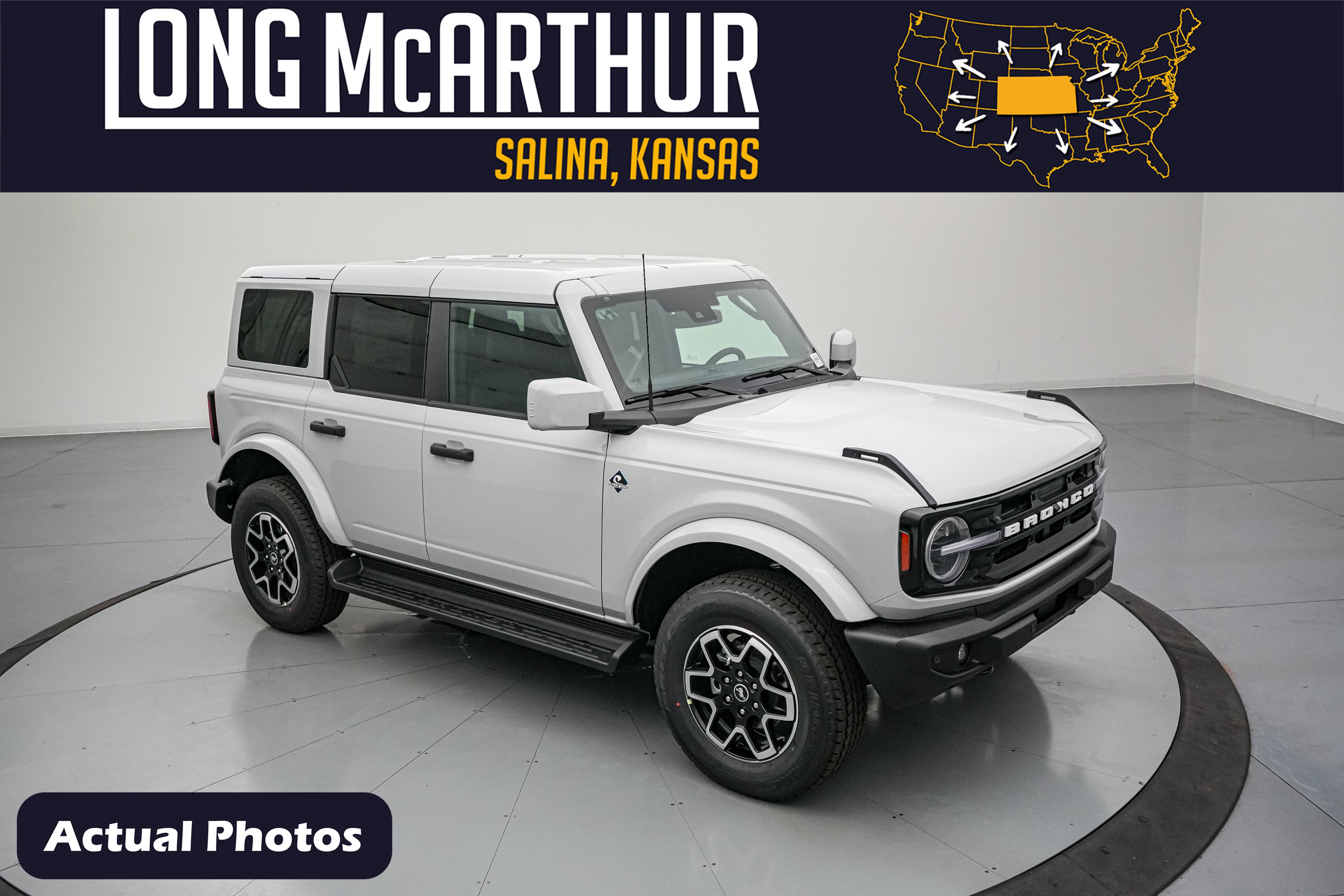 2026 Ford Bronco Outer Banks in Avalanche Gray — front three-quarter view