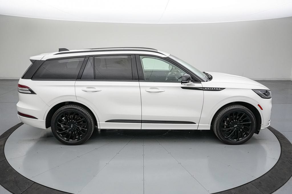 2025 Lincoln Aviator — rear three-quarter view